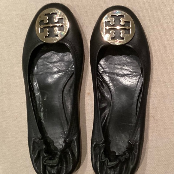 Tory Burch flats with gold - Picture 1 of 2